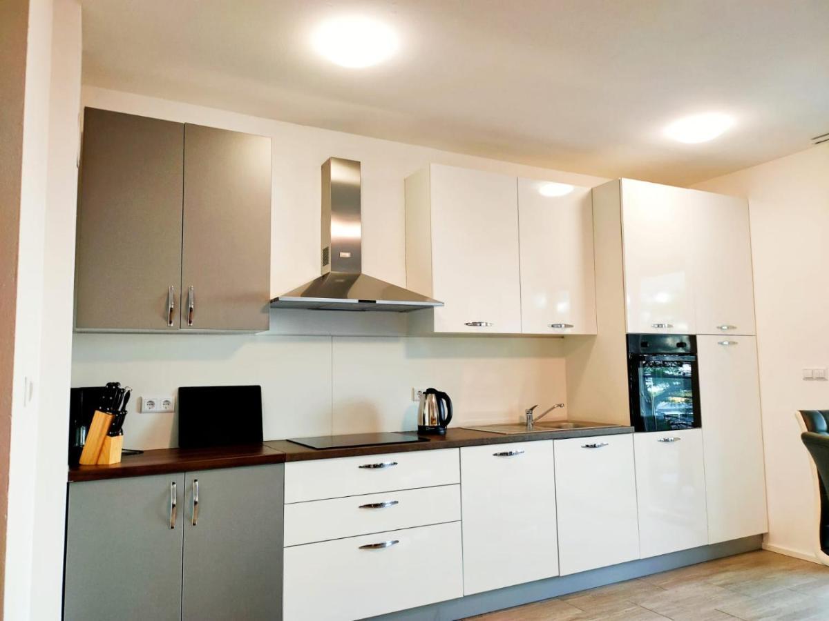 אומיס Apartments Elin מראה חיצוני תמונה