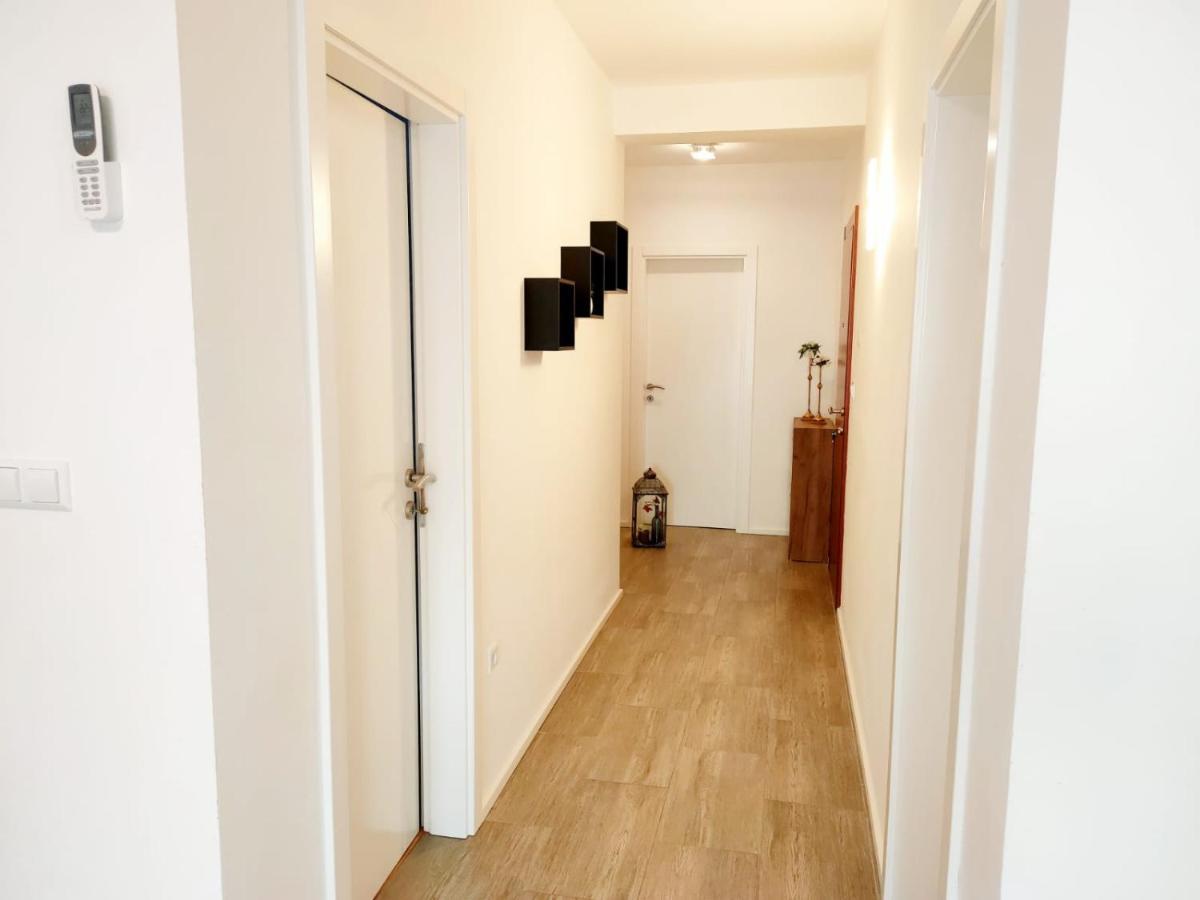 אומיס Apartments Elin מראה חיצוני תמונה