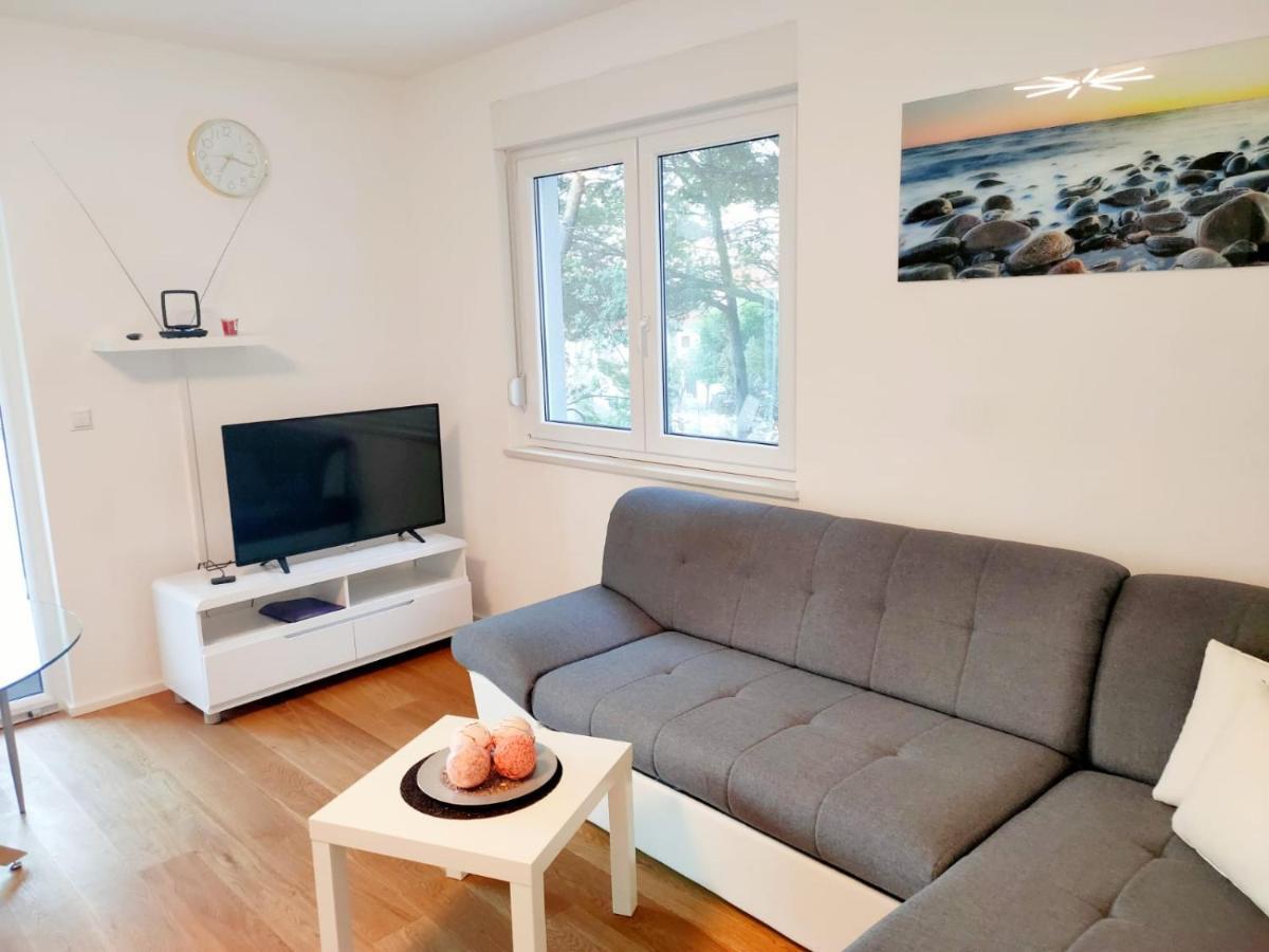 אומיס Apartments Elin מראה חיצוני תמונה