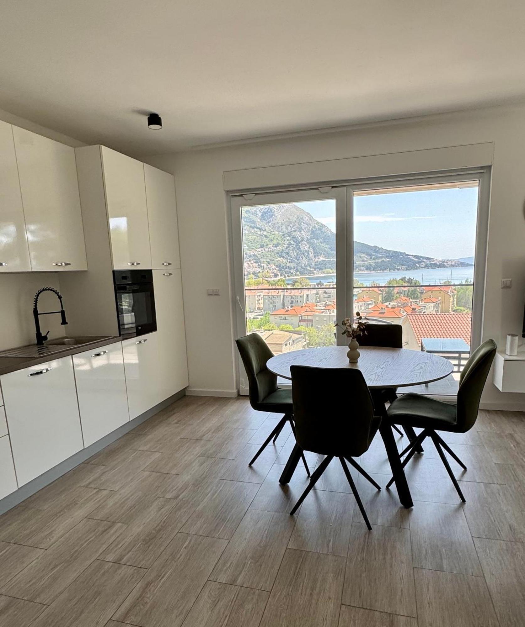 אומיס Apartments Elin מראה חיצוני תמונה
