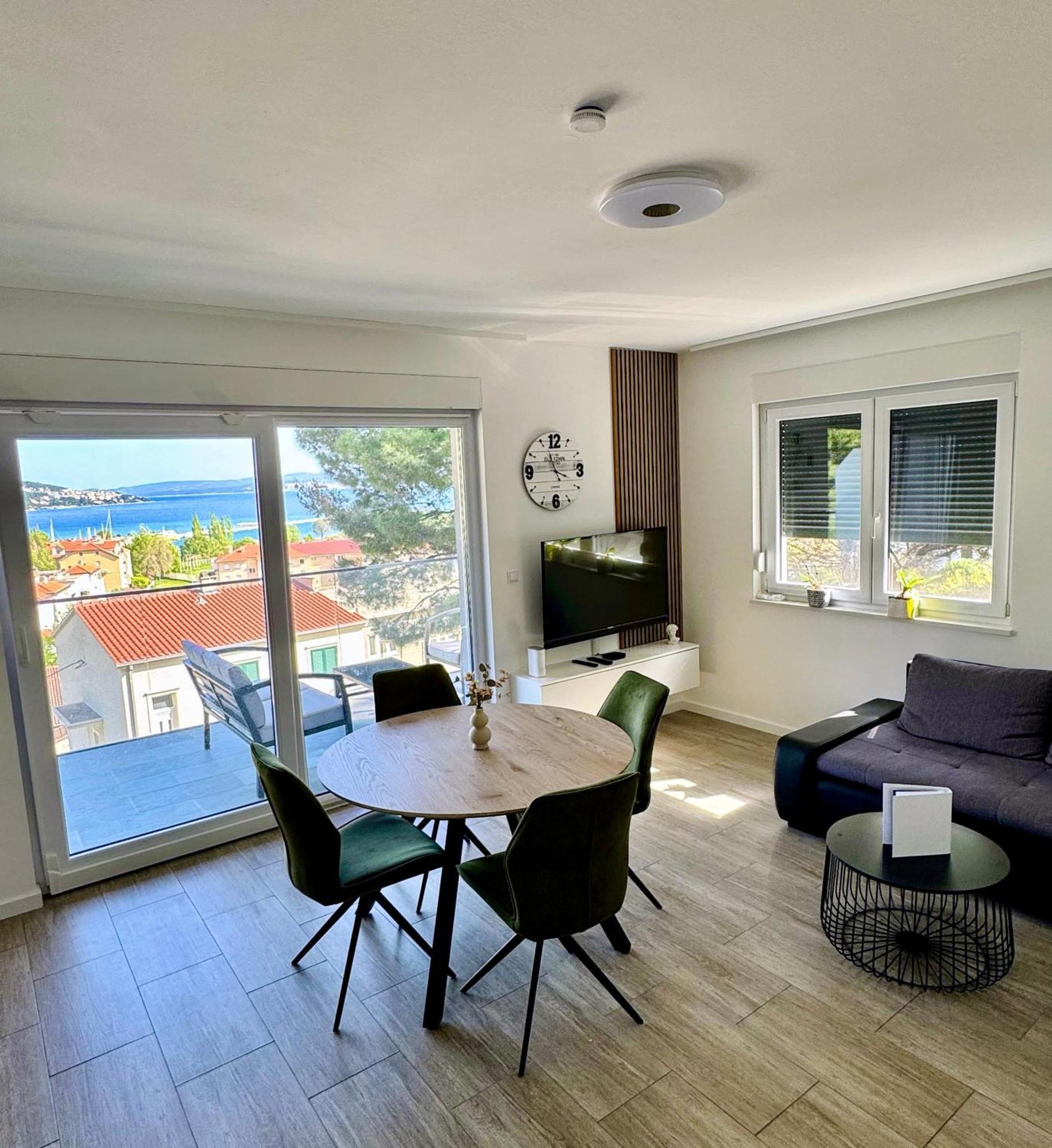אומיס Apartments Elin מראה חיצוני תמונה